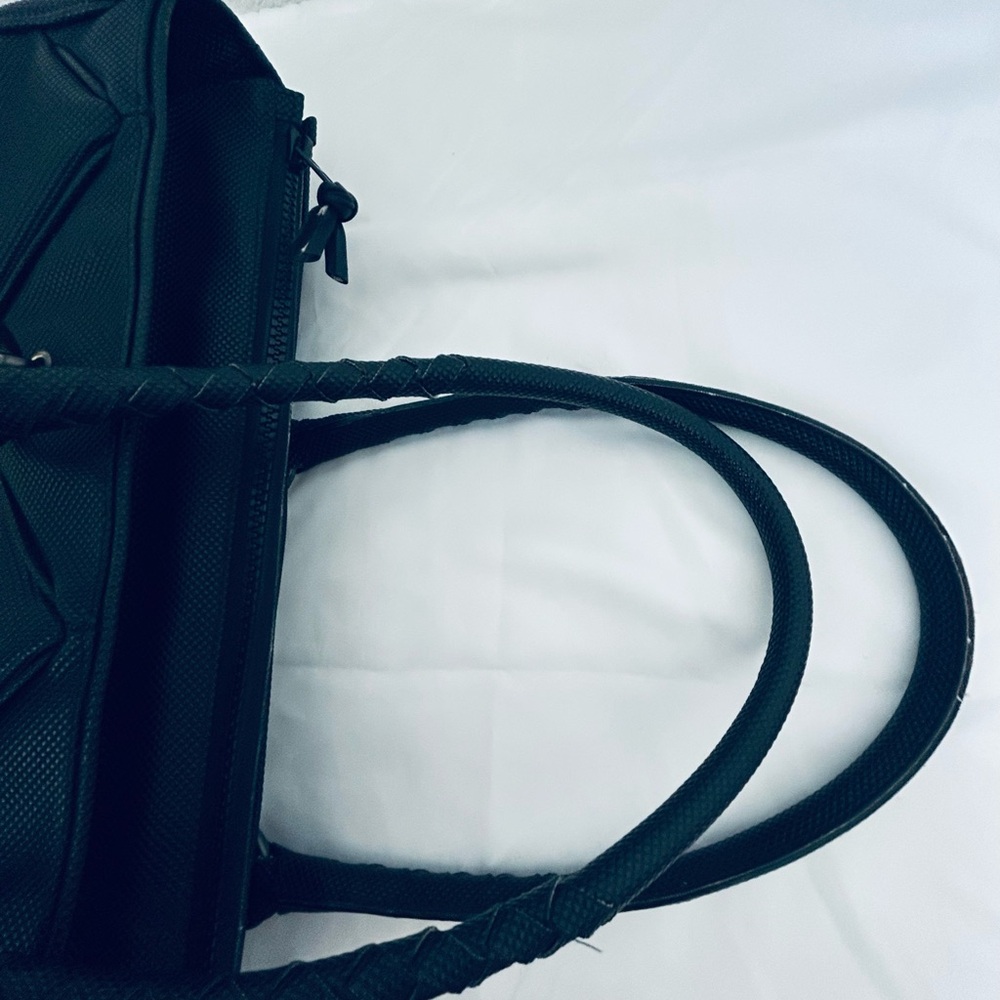 Bottega Veneta Black Tote with Quilted Design and Structured Shape - Picture 4 of 11